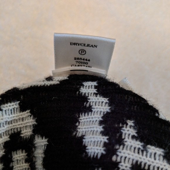 Ann Taylor Black & White Abstract Print Sweater - Picture 4 of 6